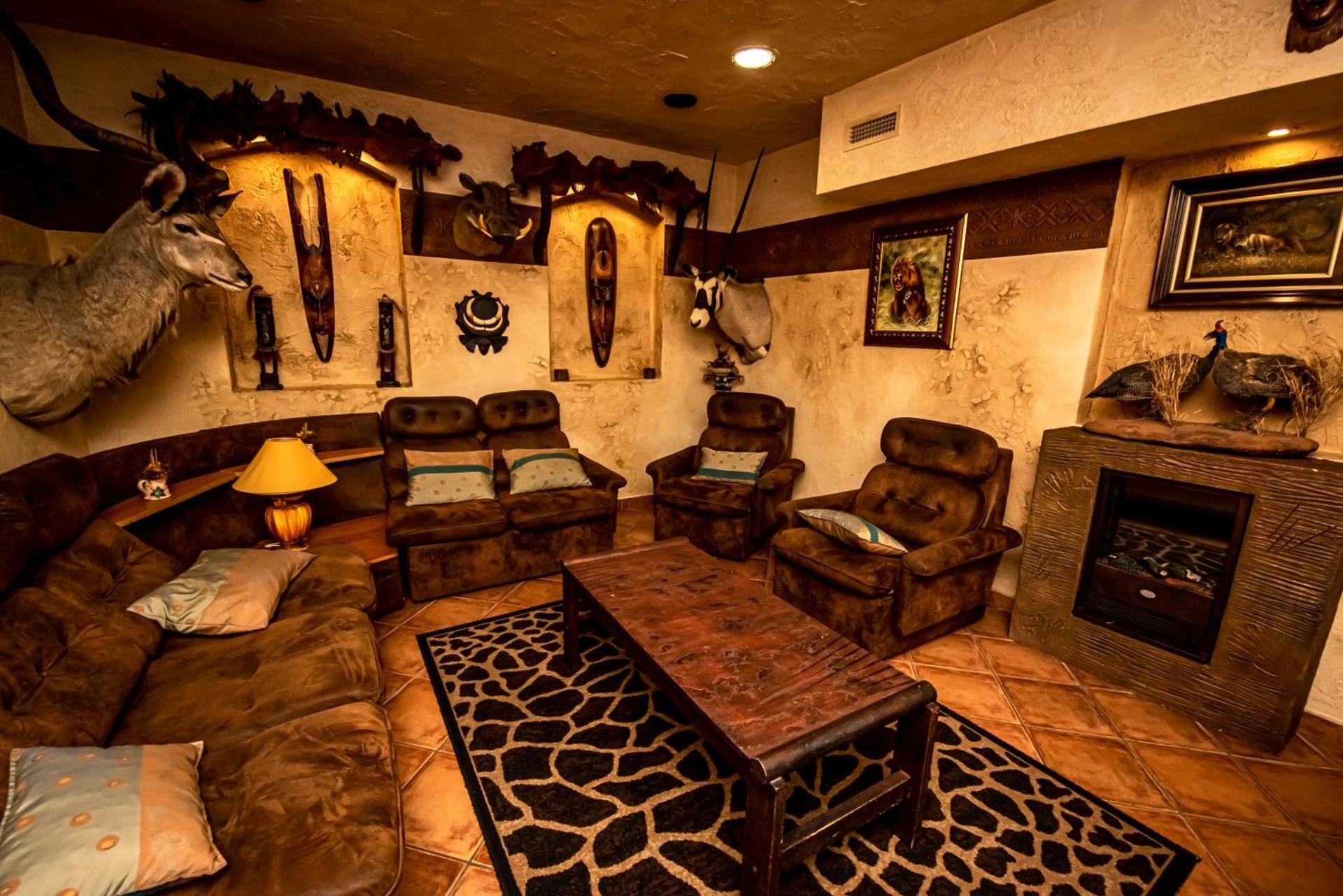 Communal lounge/ TV room