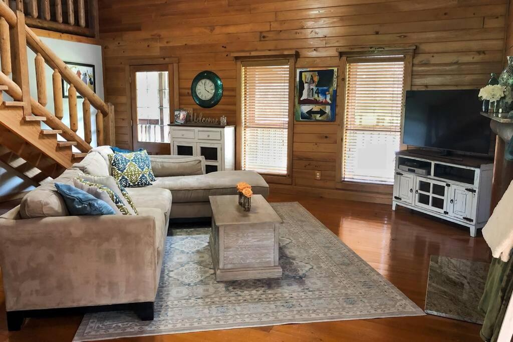 Experience Louisiana, Cabin on Bayou Petite Anse