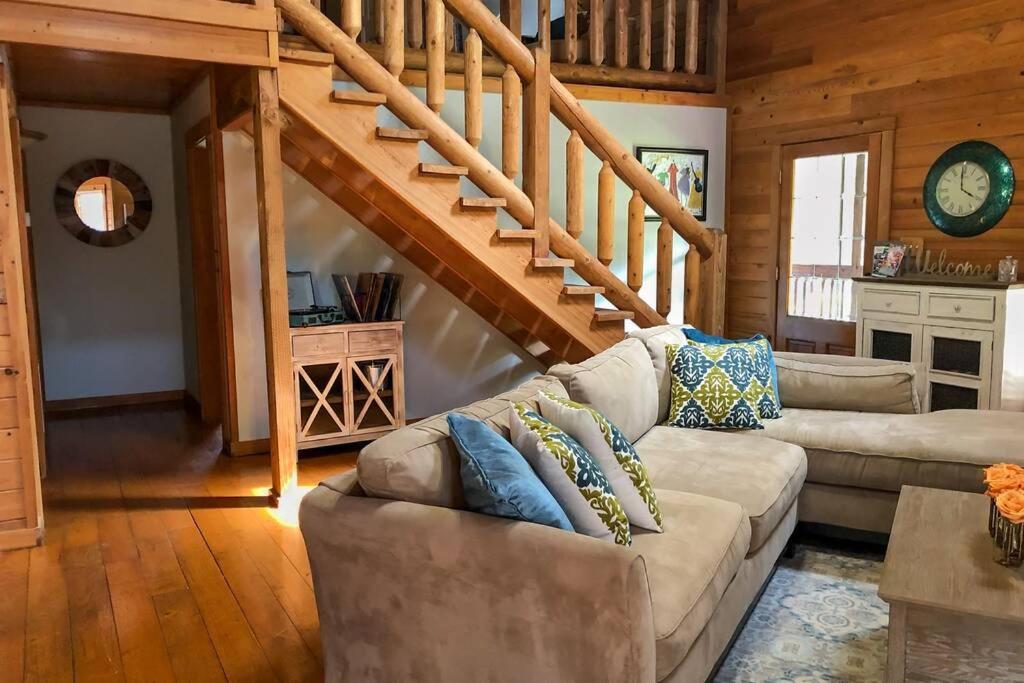 Experience Louisiana, Cabin on Bayou Petite Anse