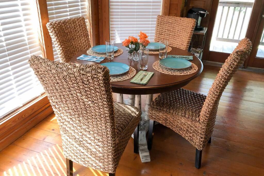 Experience Louisiana, Cabin on Bayou Petite Anse