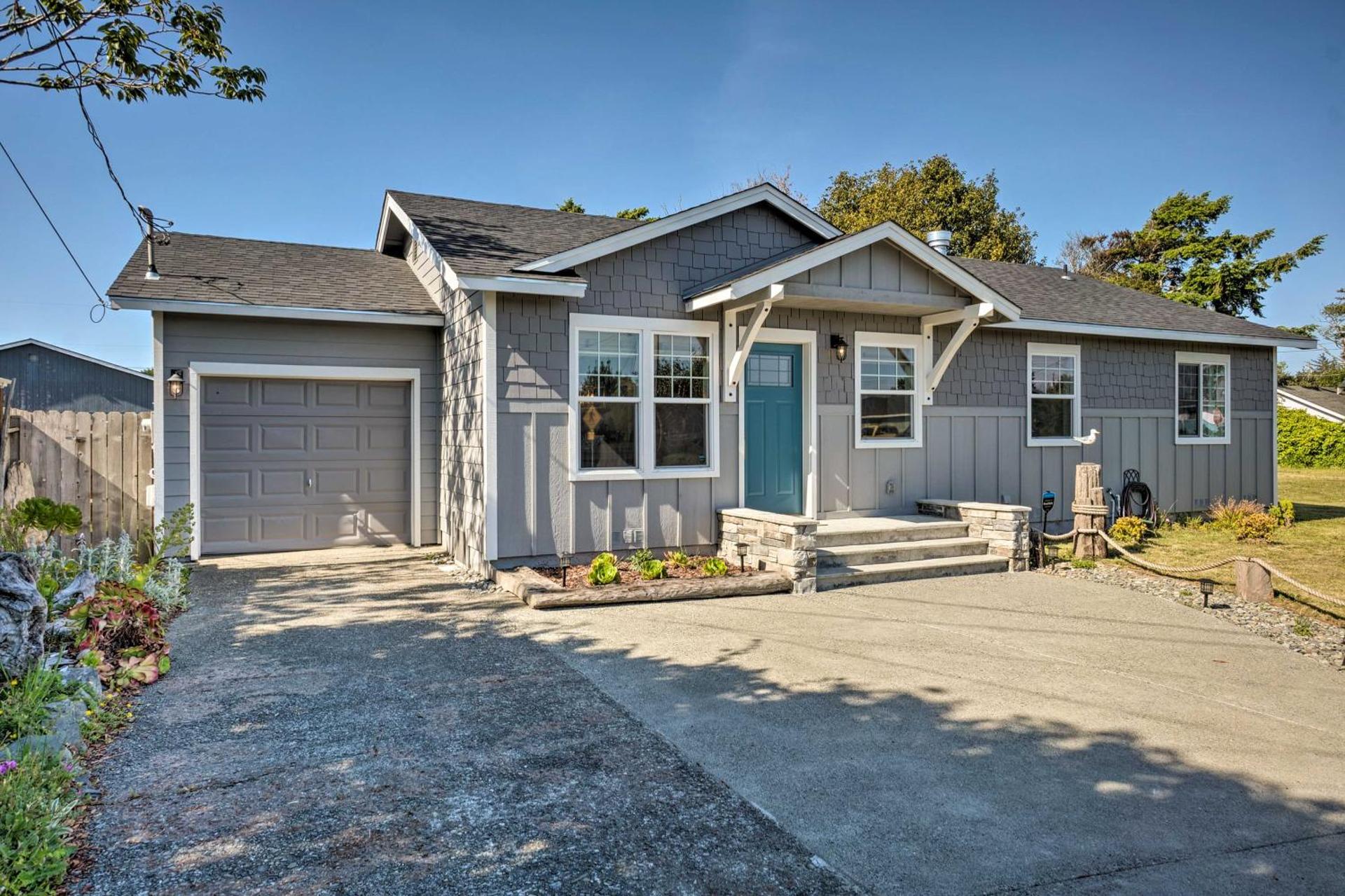 Coastal Getaway by Pebble Beach and Redwoods!