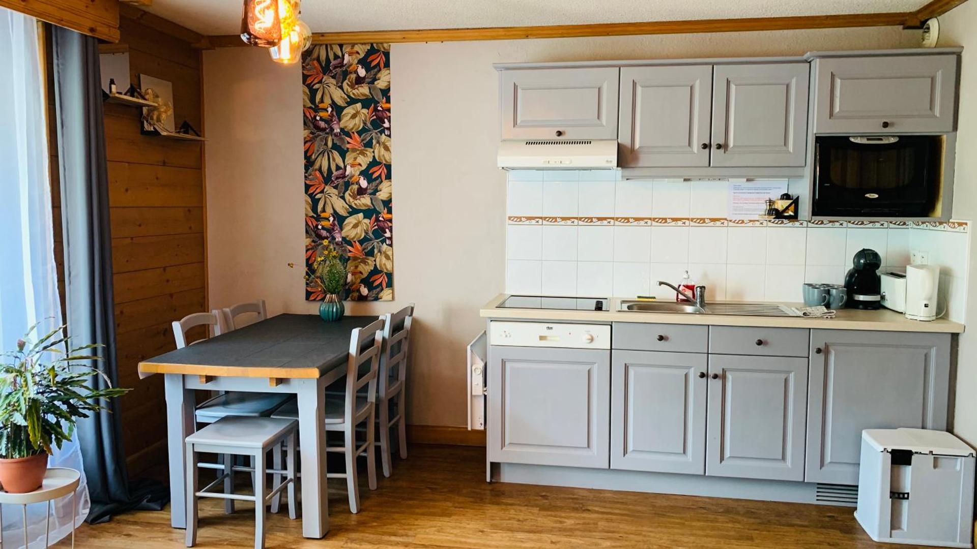 Kitchen or kitchenette