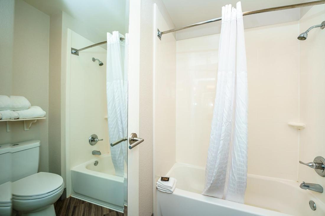 Double Room with Two Double Beds - Non-Smoking