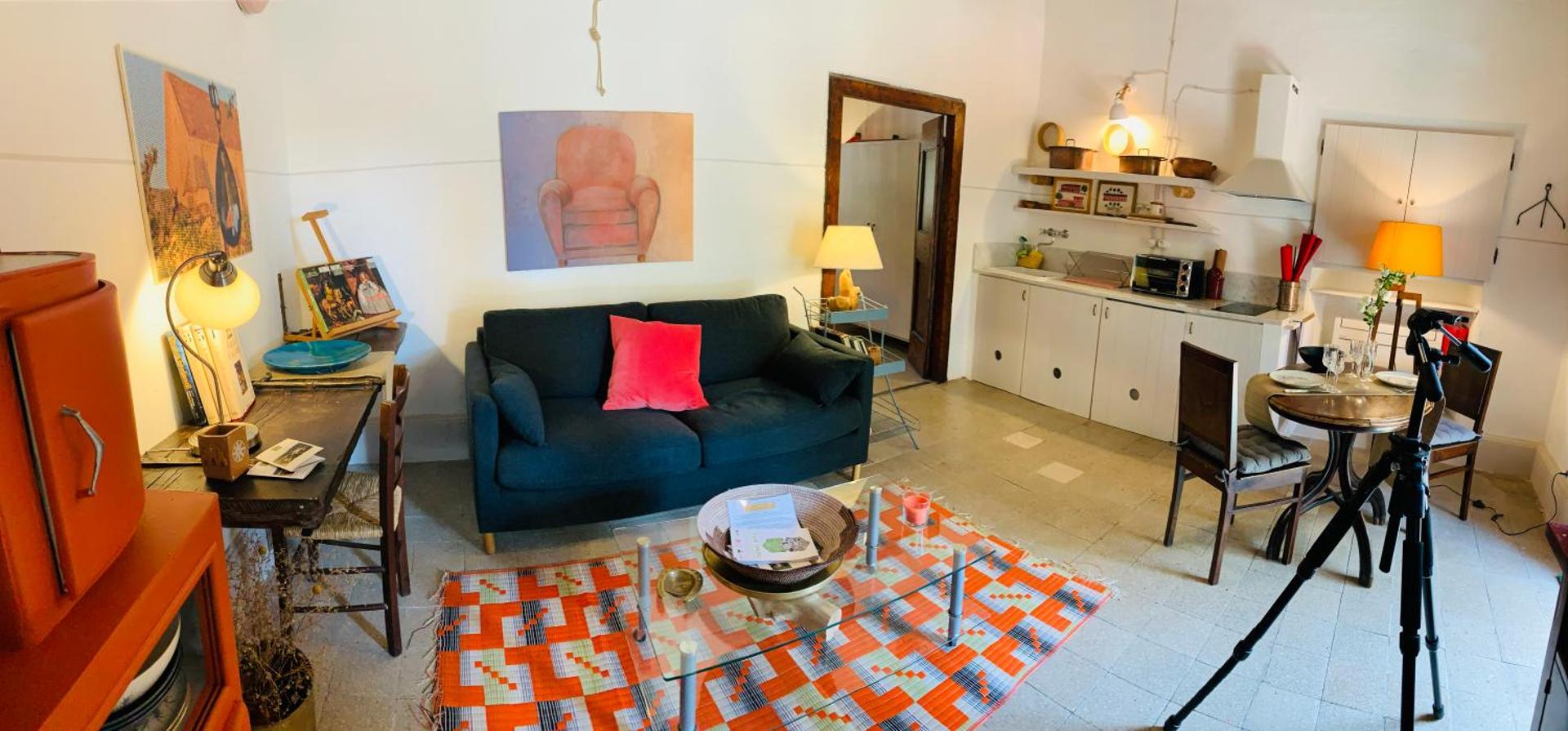 Casette rosse nel borgo medievale di Fossanova