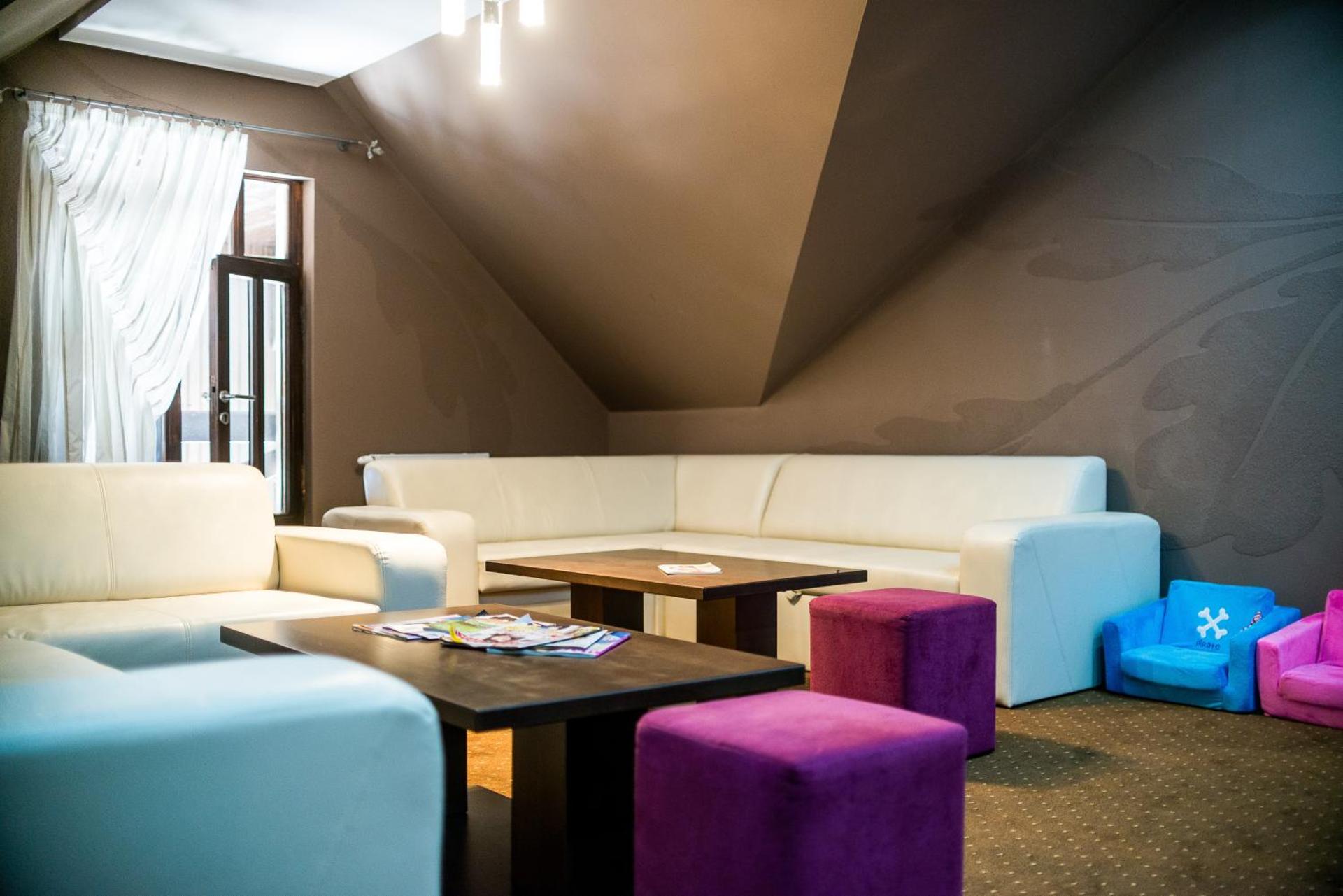 Communal lounge/ TV room