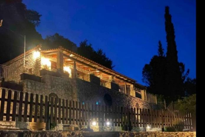 Petra Thea Villa Karitaina