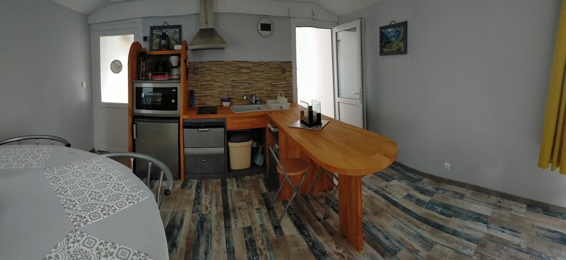 Kitchen or kitchenette