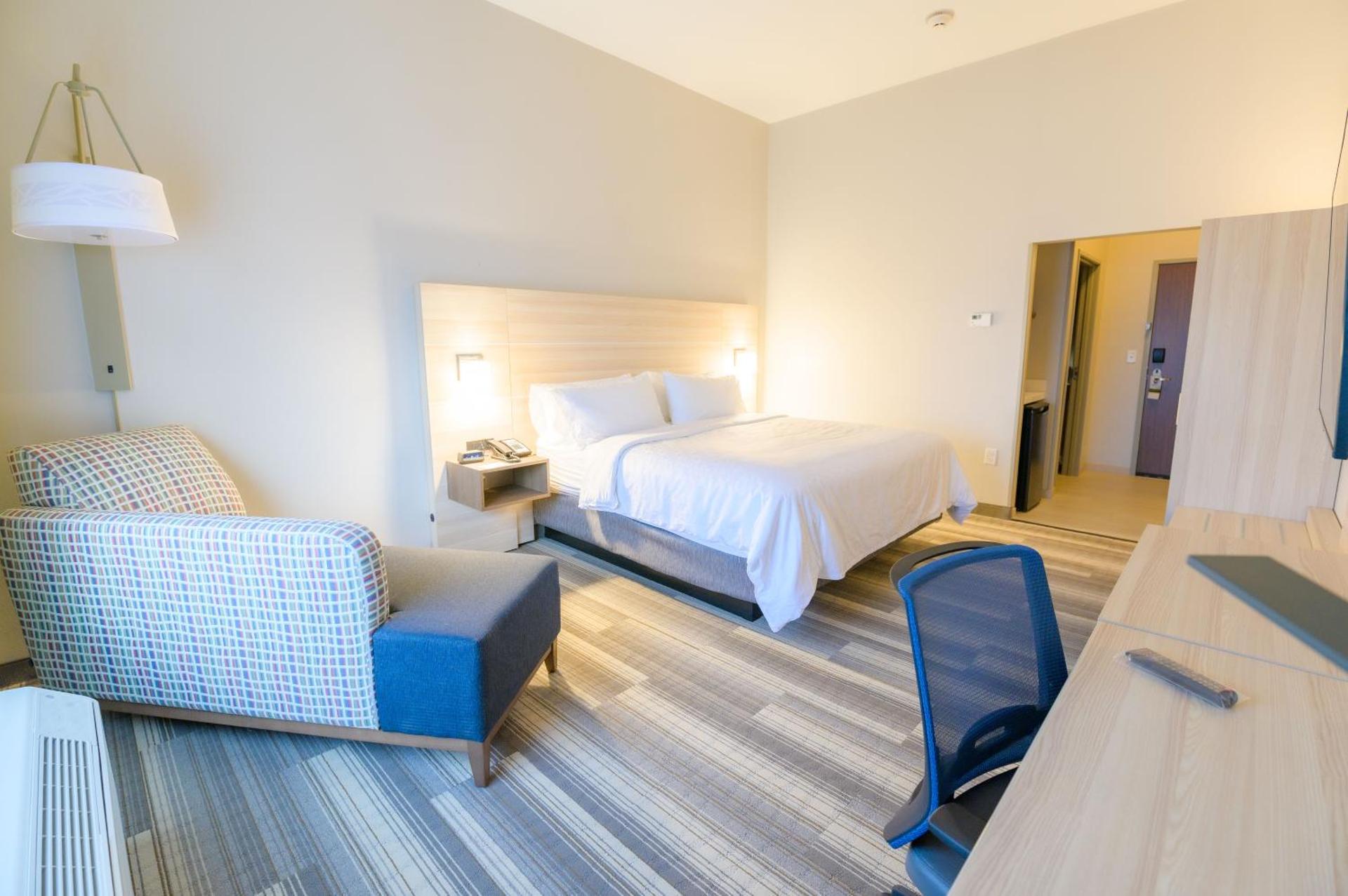 Holiday Inn Express & Suites Dayton East - Beavercreek by IHG