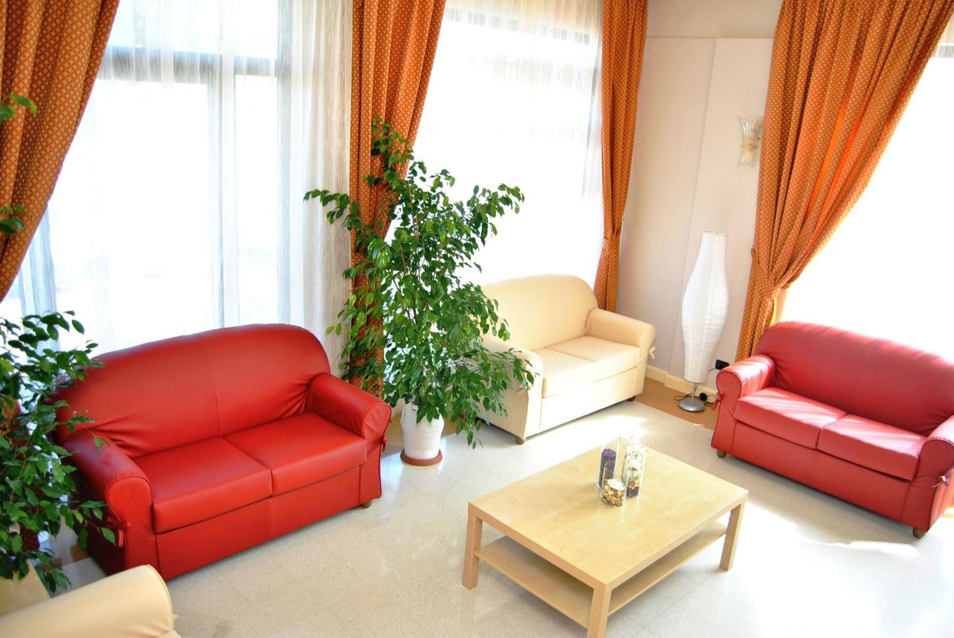 Communal lounge/ TV room