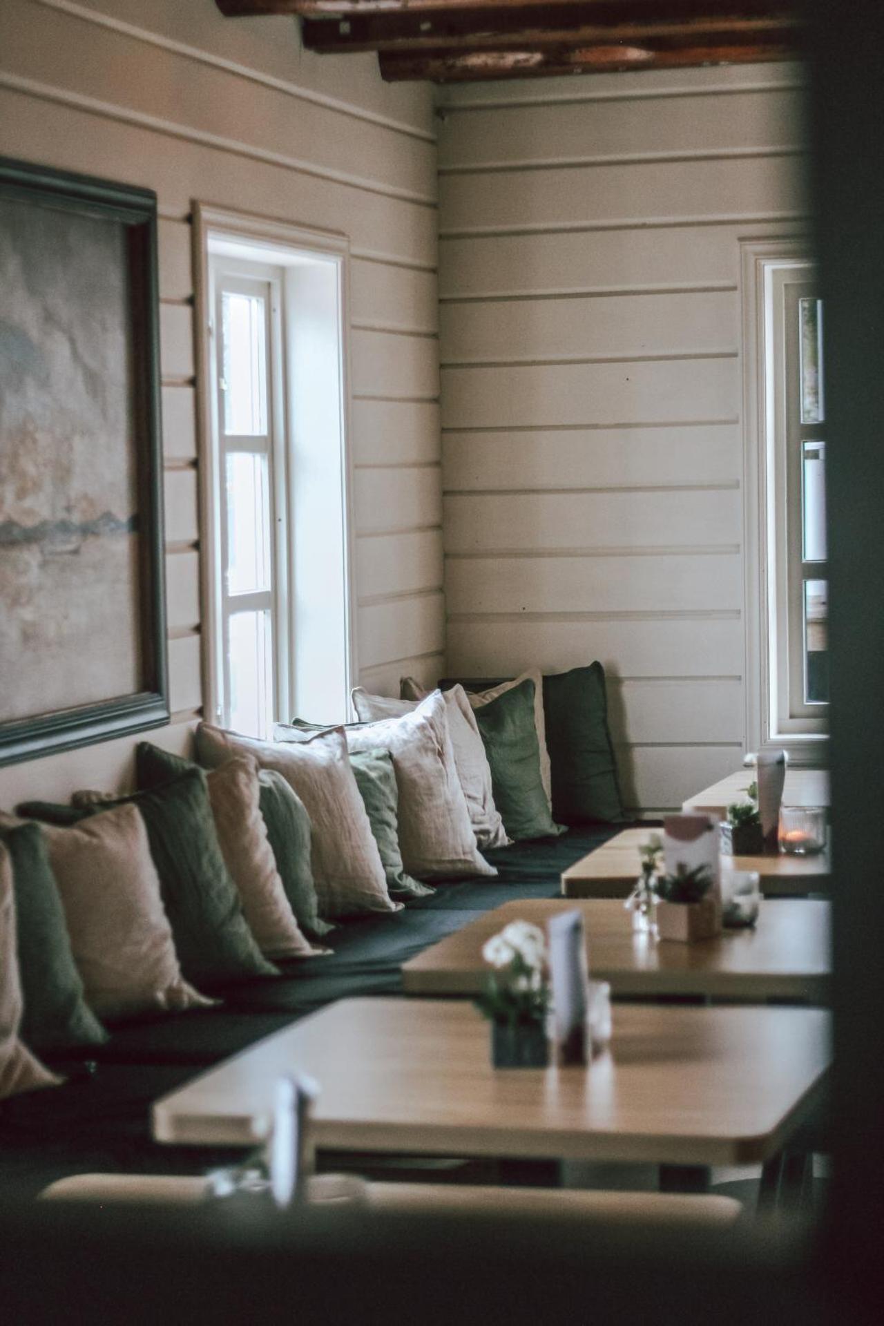 Restaurant/places to eat