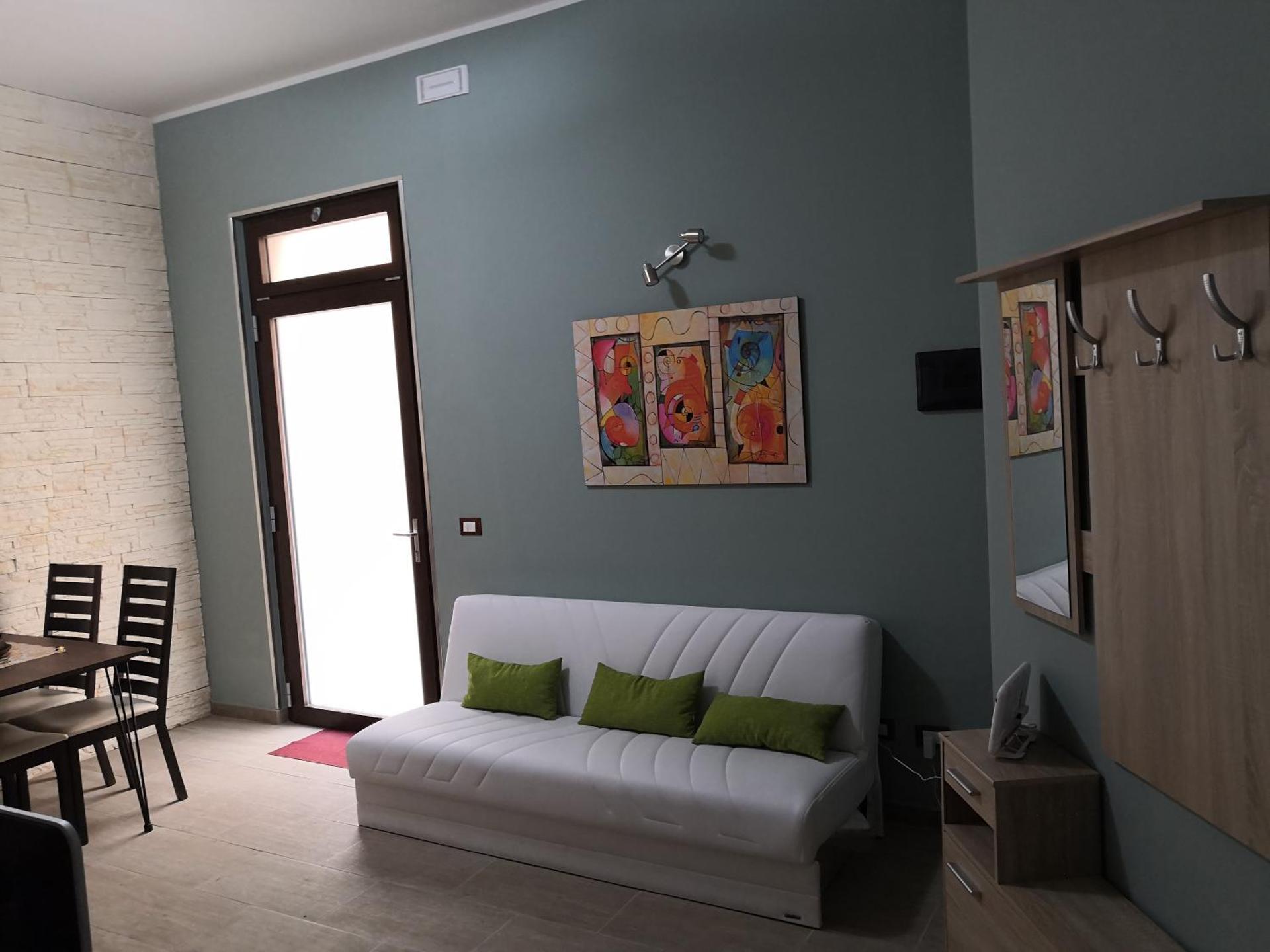 Communal lounge/ TV room