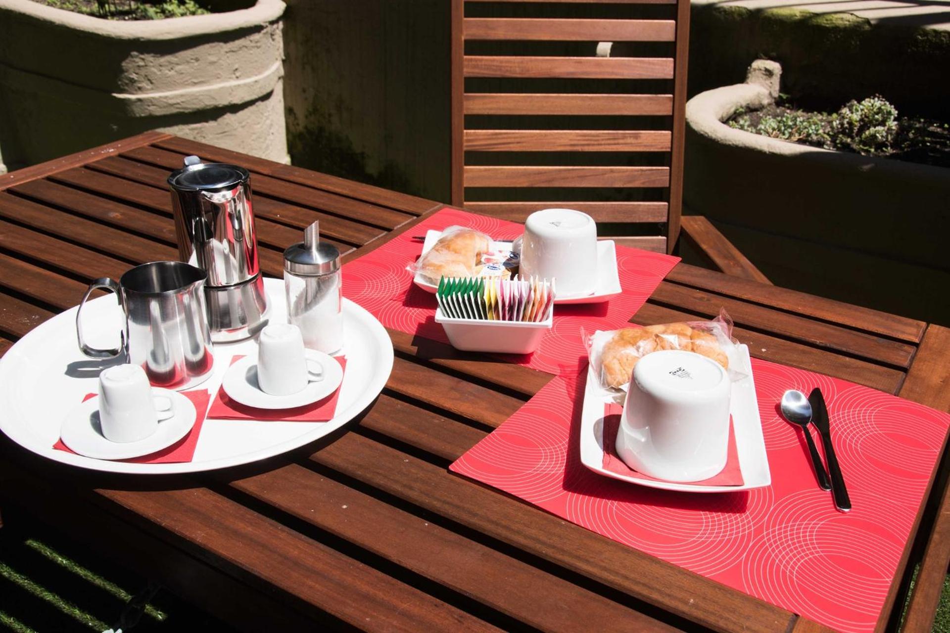 Coffee/tea facilities