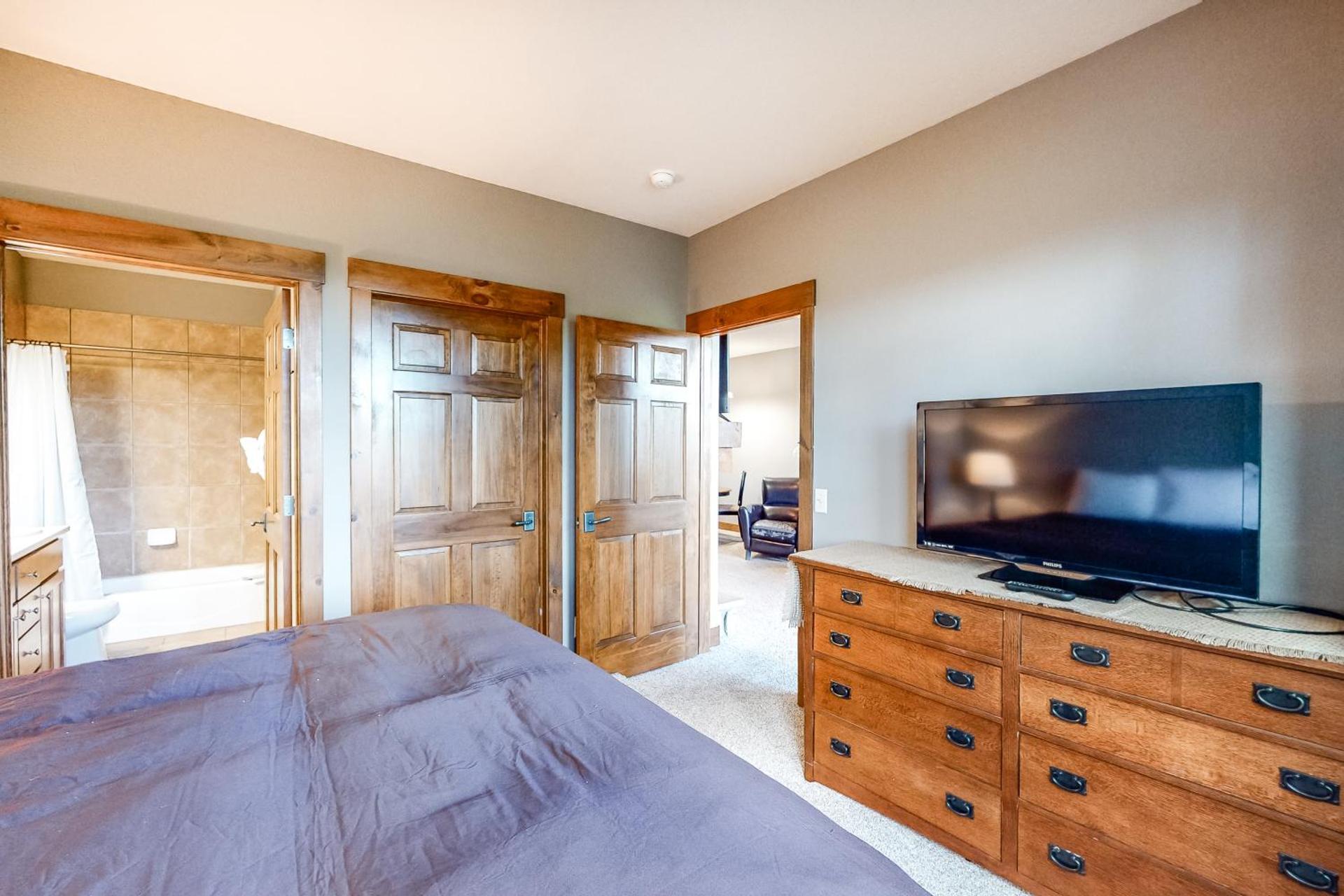 Kicking Horse Lodges 3-202