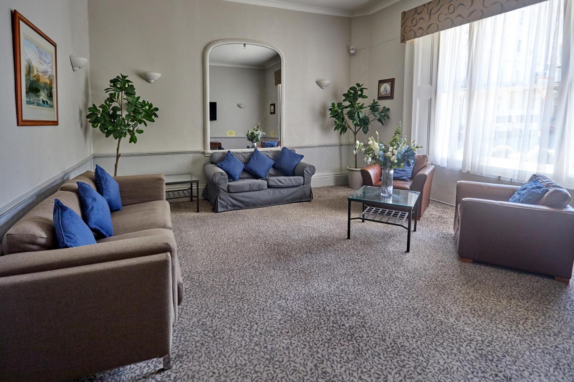 Communal lounge/ TV room