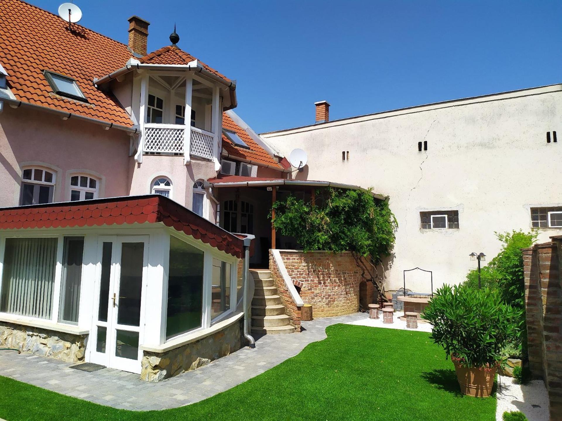 Zoli Apartmanok-Zoli Kölcsey 19 Villa