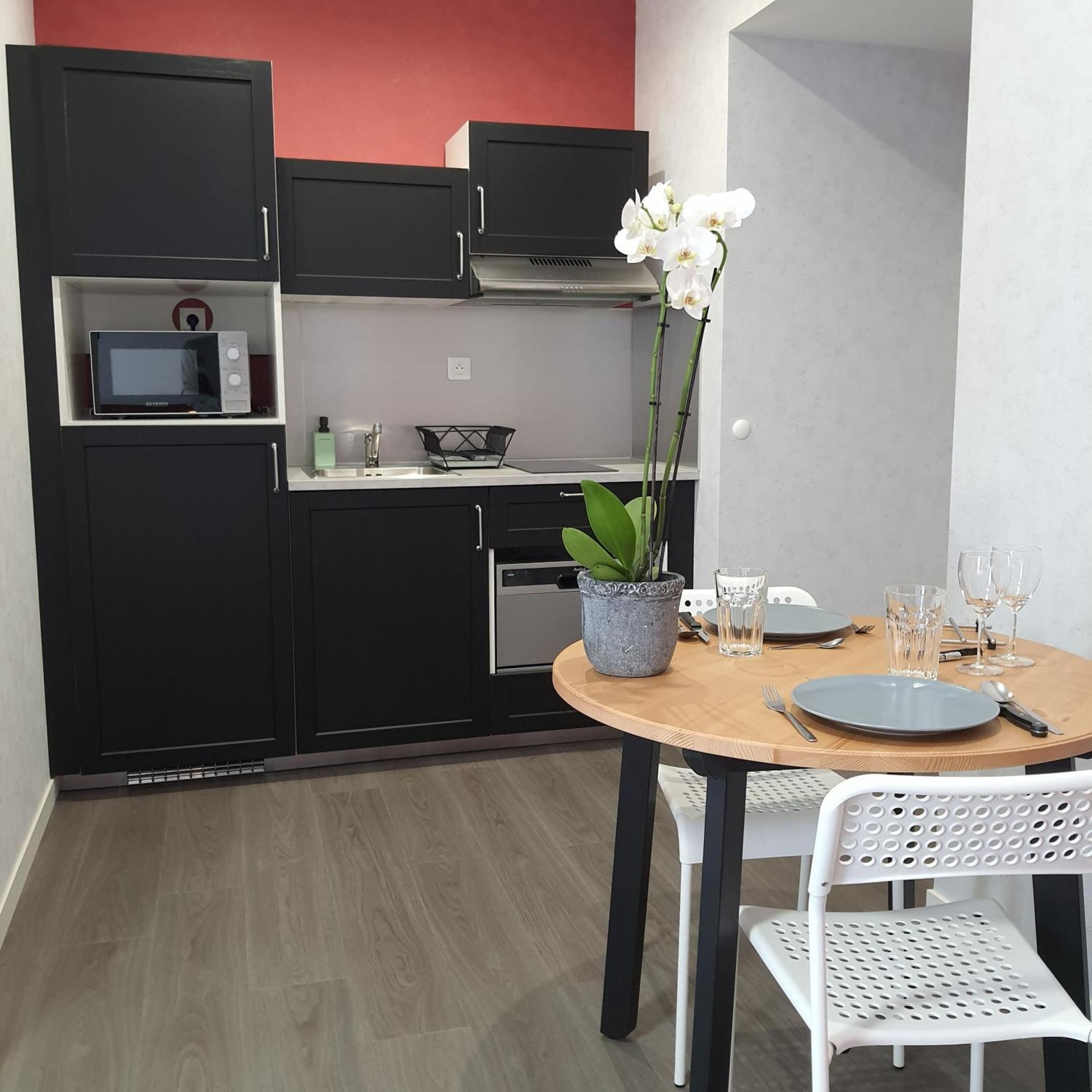 Kitchen or kitchenette