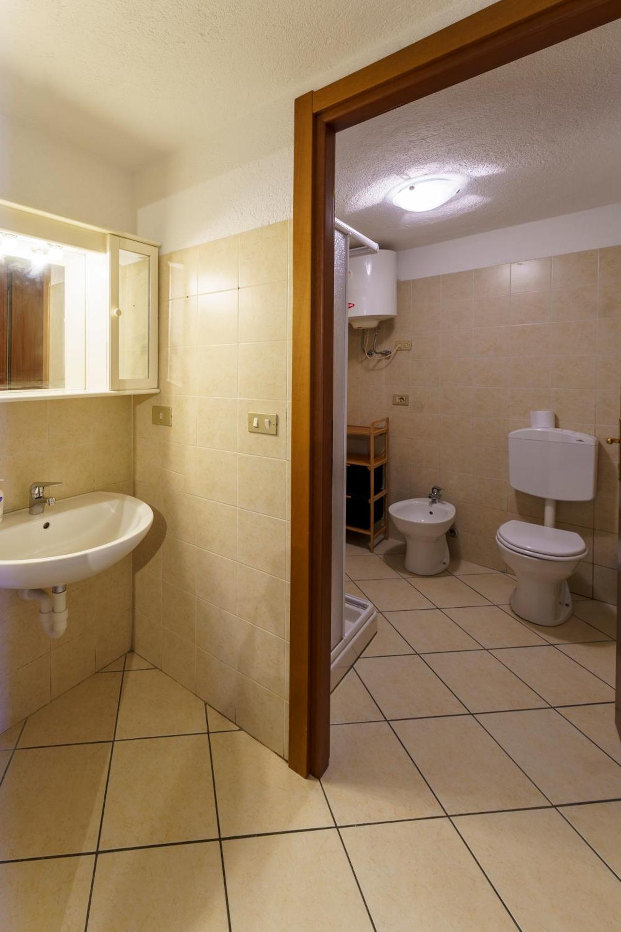 Appartamento da Neri Alloggio ad uso turistico -VDA-CHARVENSOD-n0047