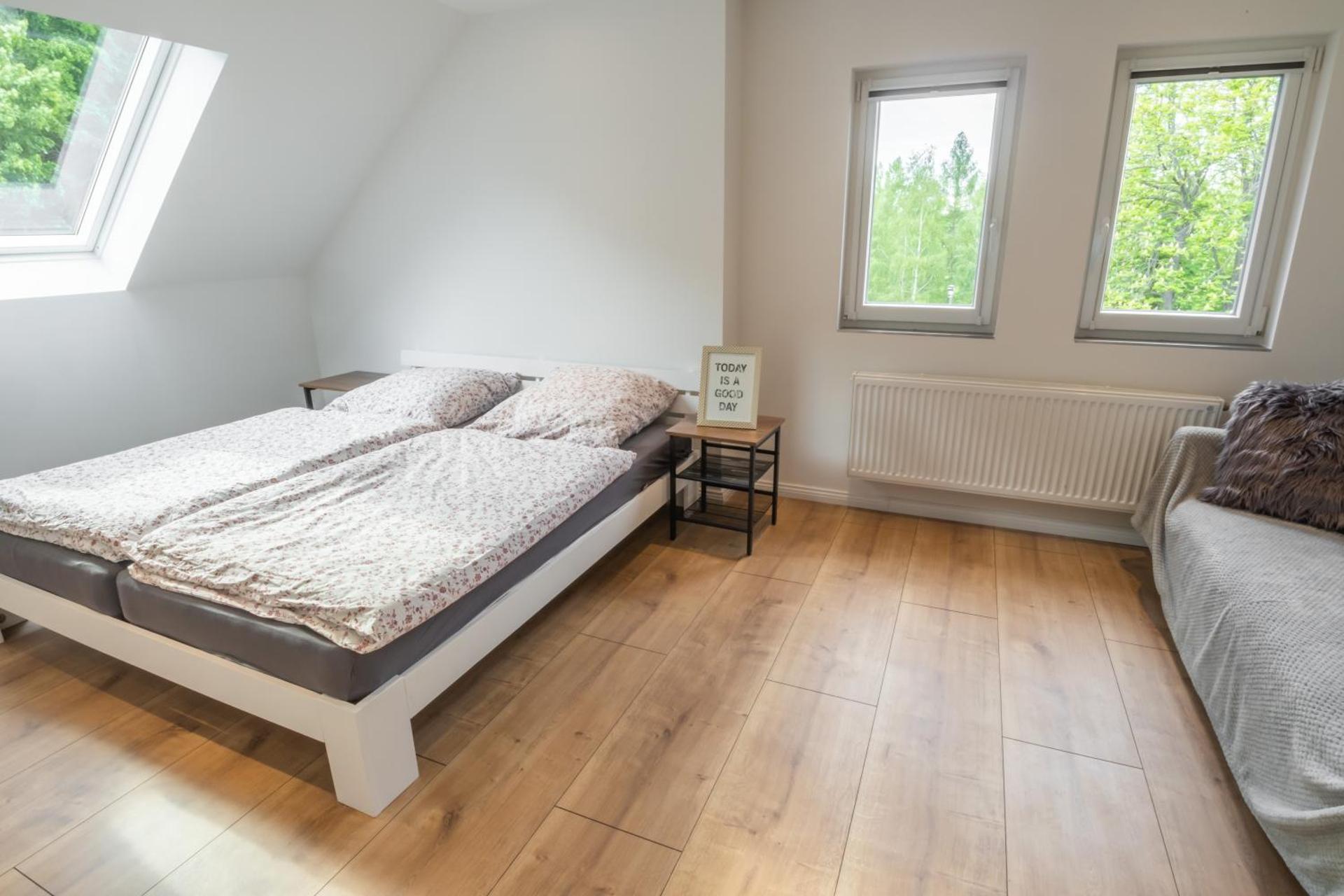 Bett im Bahnhof Waldblick kein Junggesellenabschied oä