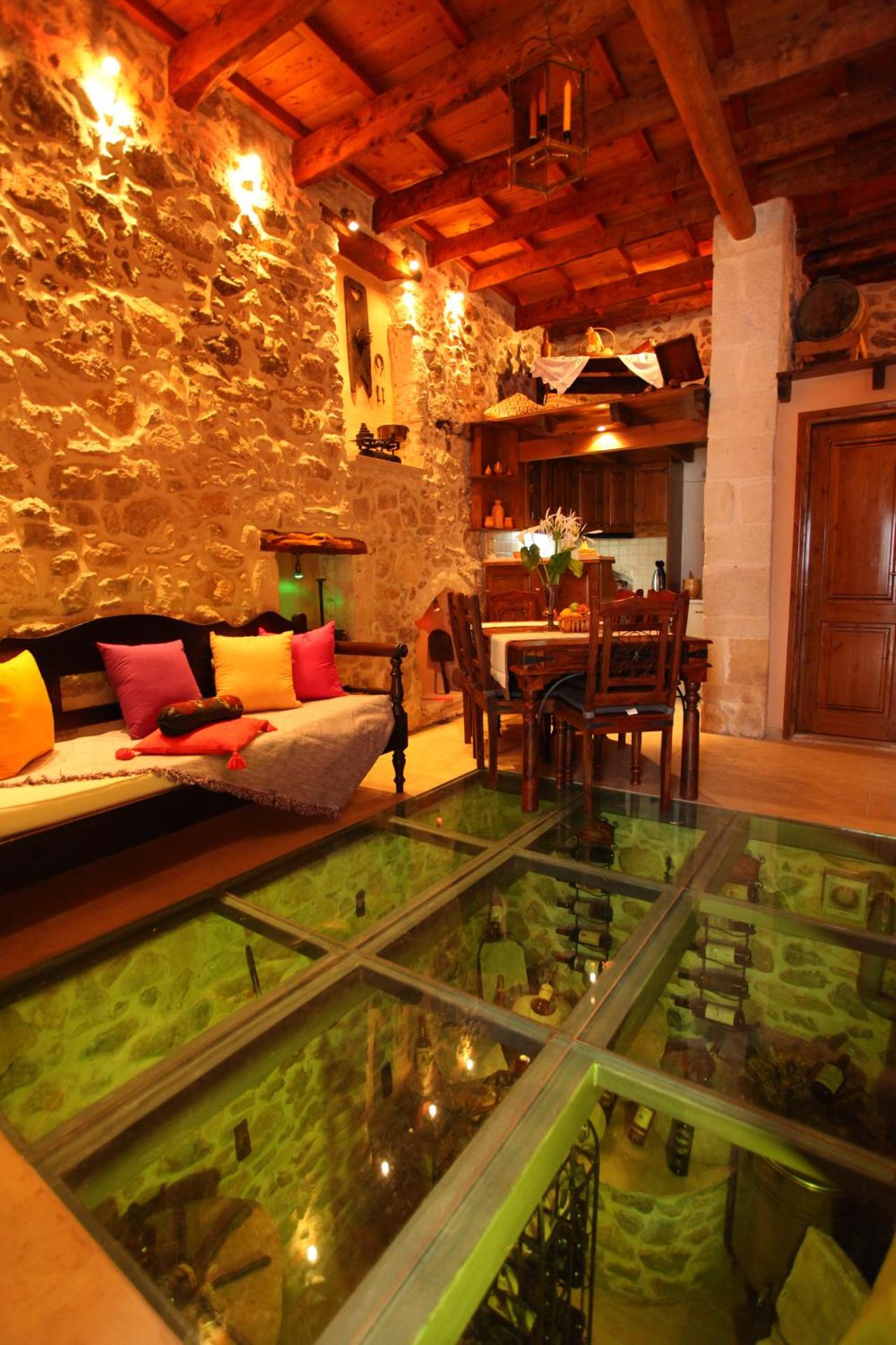 Communal lounge/ TV room