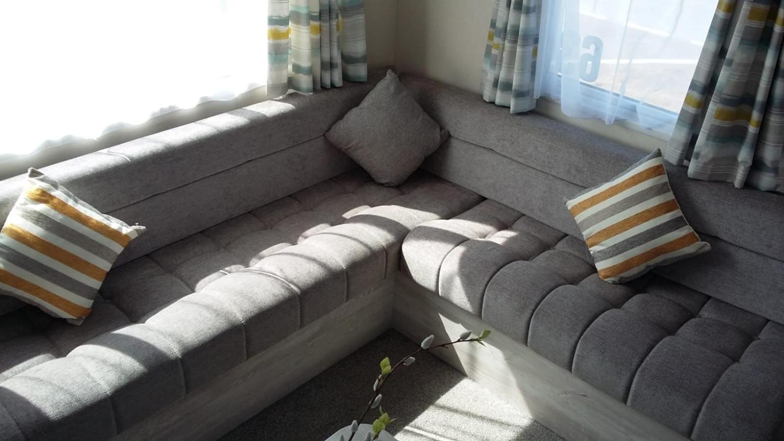 KINGDOM HOLIDAY PARK - Parrot