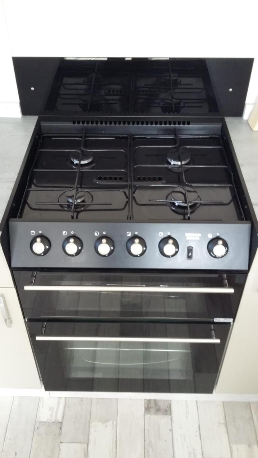 KINGDOM HOLIDAY PARK - Parrot