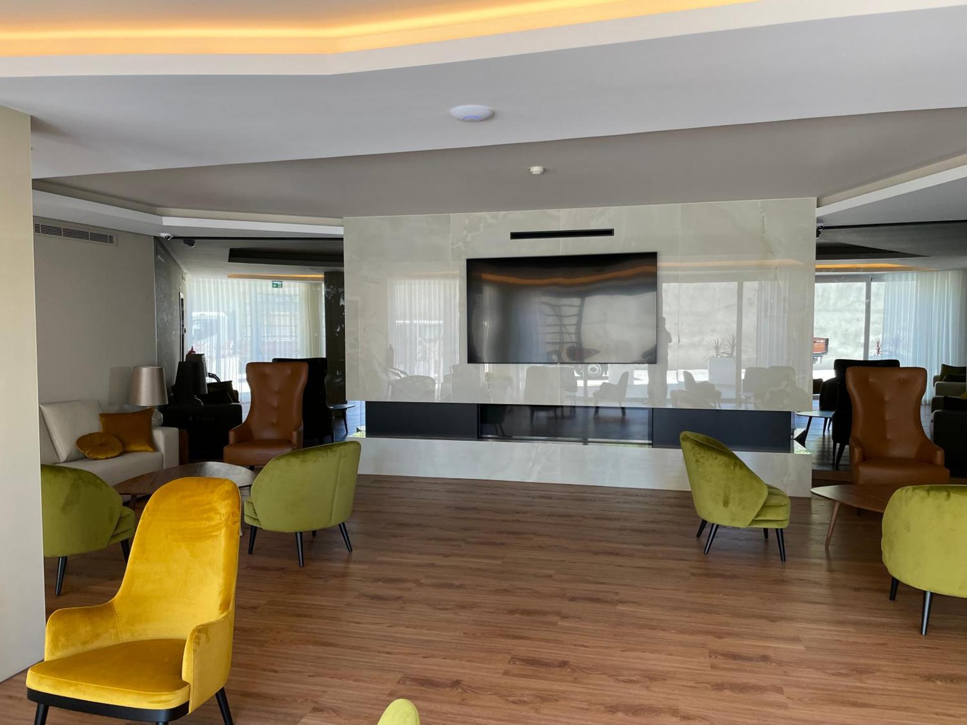 Communal lounge/ TV room