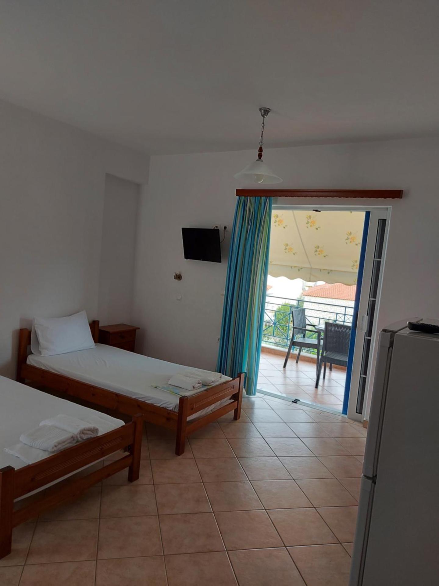 Matina Apartments Tyros