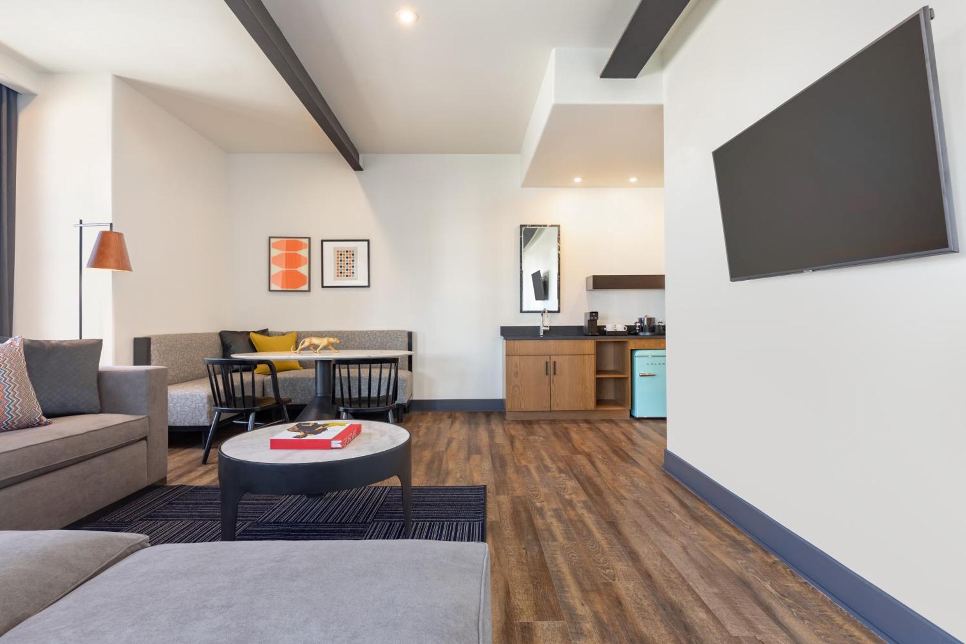 Communal lounge/ TV room