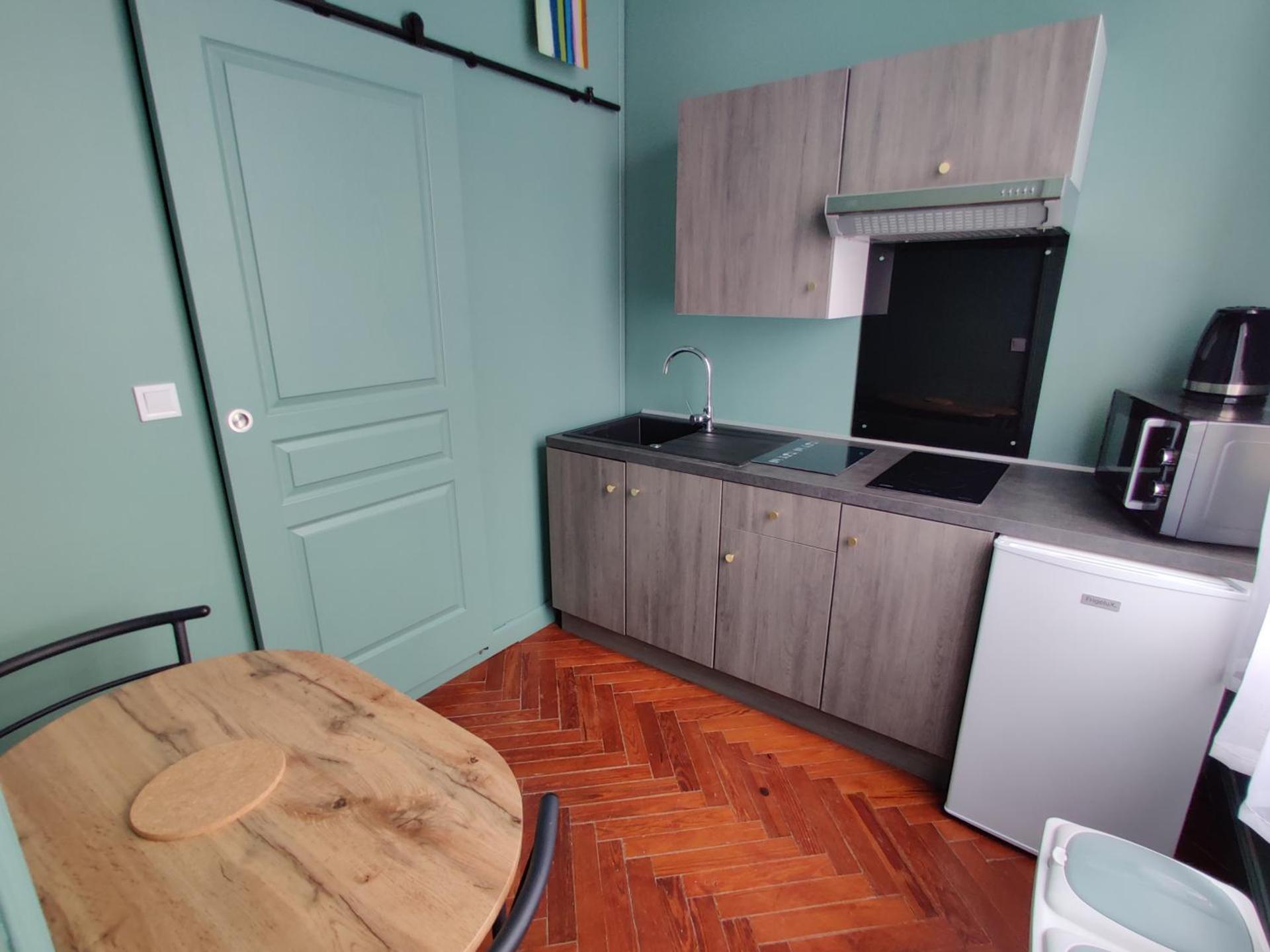 Kitchen or kitchenette