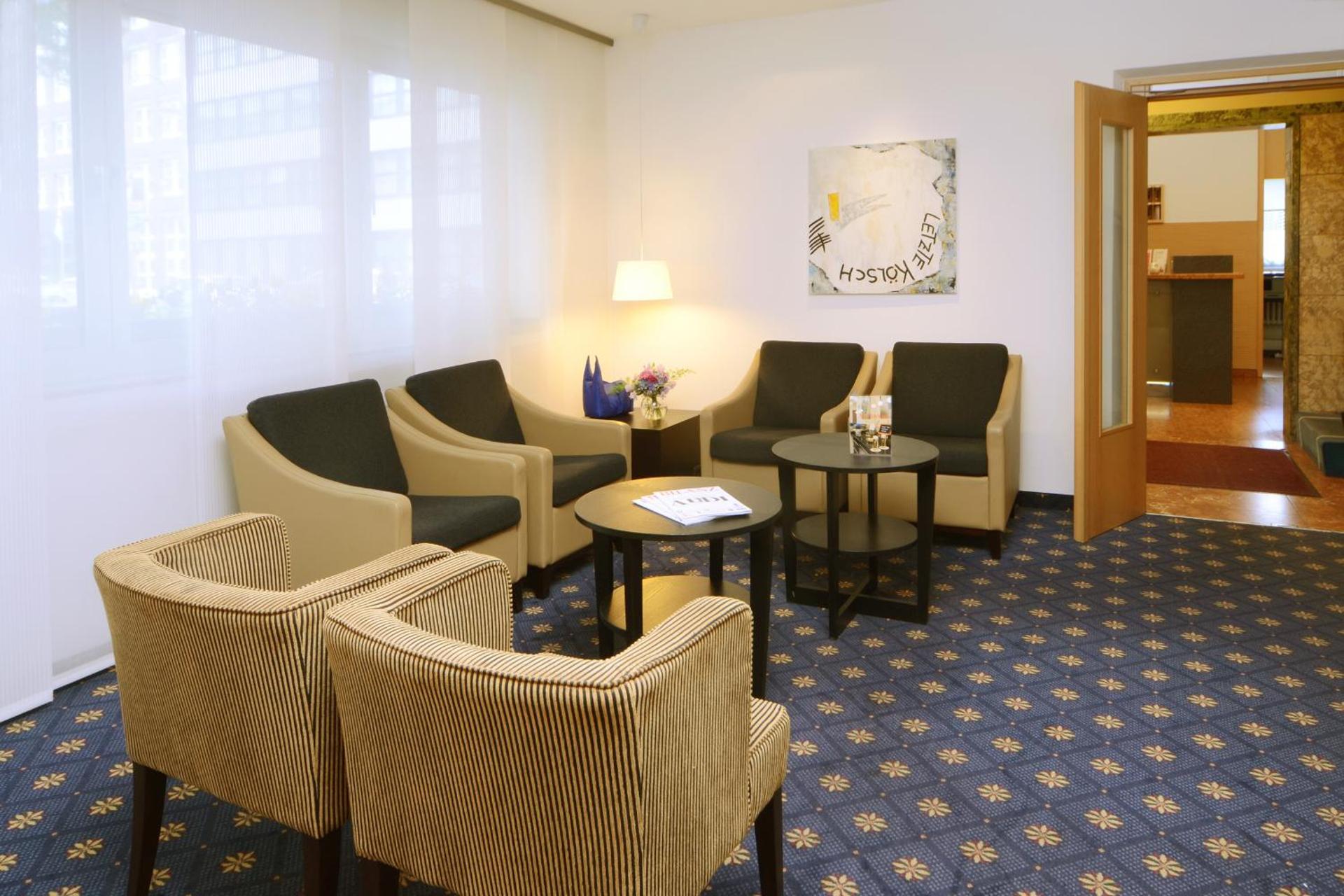 Communal lounge/ TV room