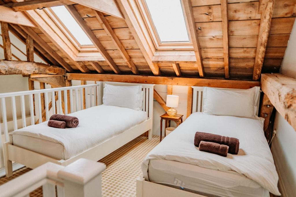 Creeksea Place Barns