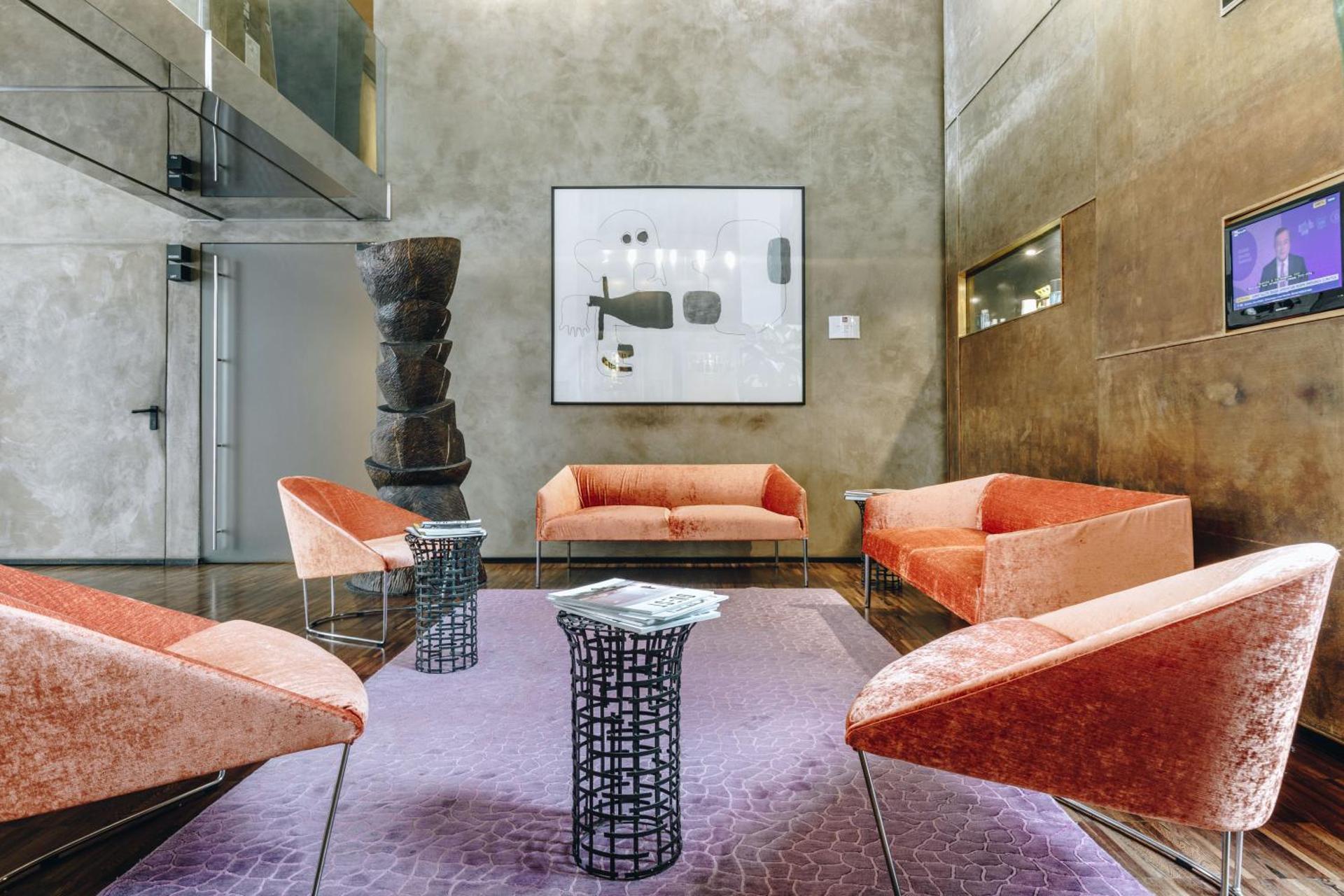 Communal lounge/ TV room