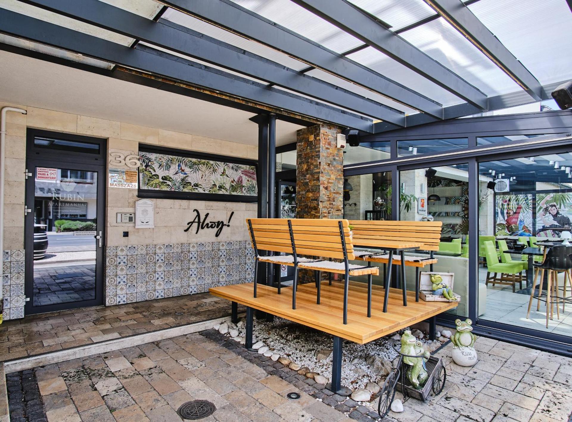 Restaurant/places to eat