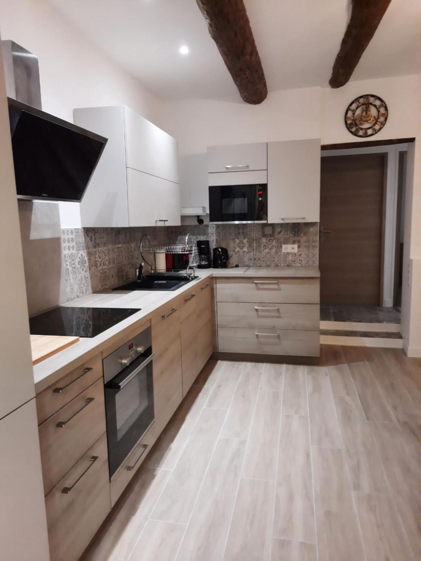 Beautiful Old Town flat, near the beach