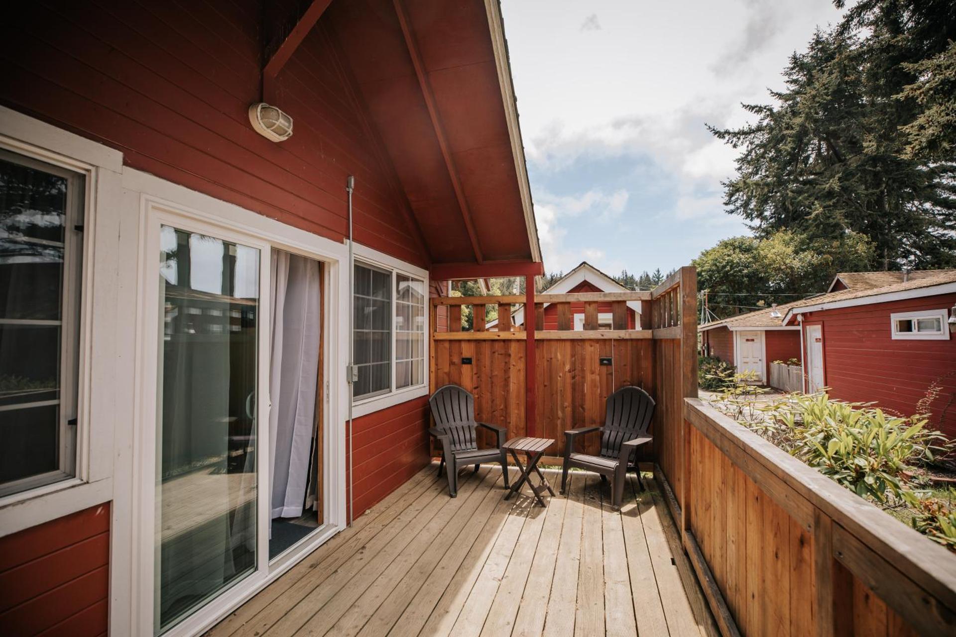 Standard One King Cottage with Jetted Bathtub 