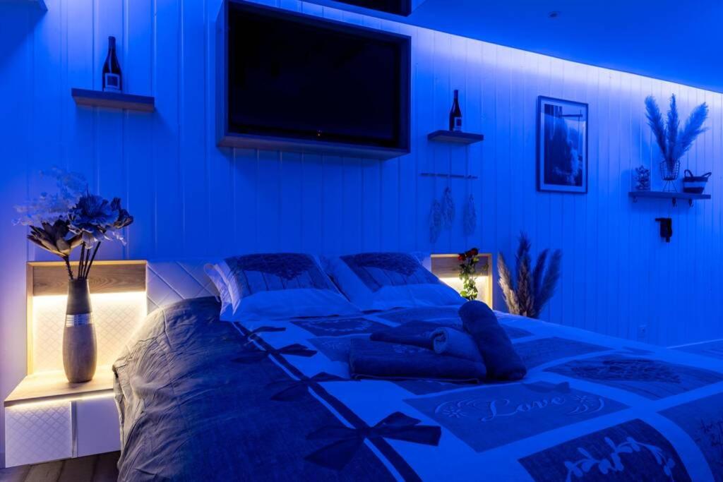 LE QUINTESSENCE: Balnéo & Luminothérapie + parking