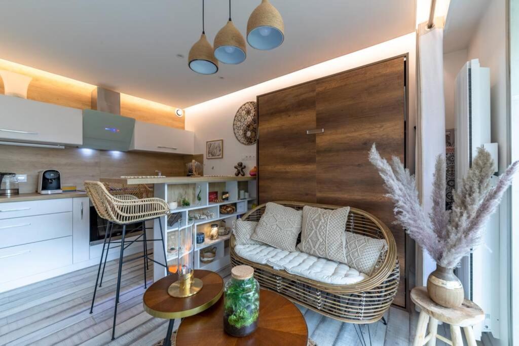 LE QUINTESSENCE: Balnéo & Luminothérapie + parking