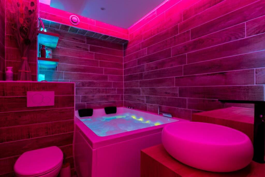 LE QUINTESSENCE: Balnéo & Luminothérapie + parking