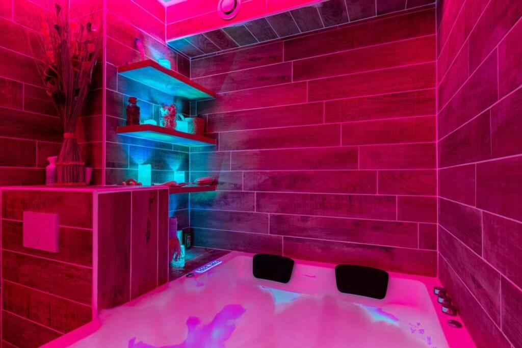 LE QUINTESSENCE: Balnéo & Luminothérapie + parking