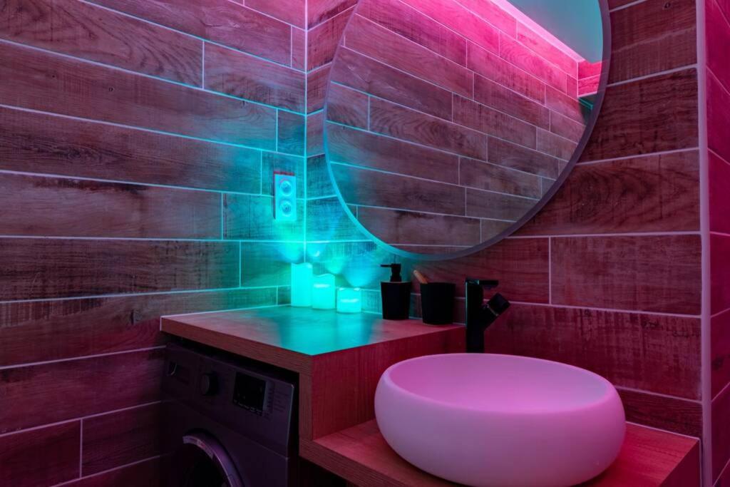 LE QUINTESSENCE: Balnéo & Luminothérapie + parking