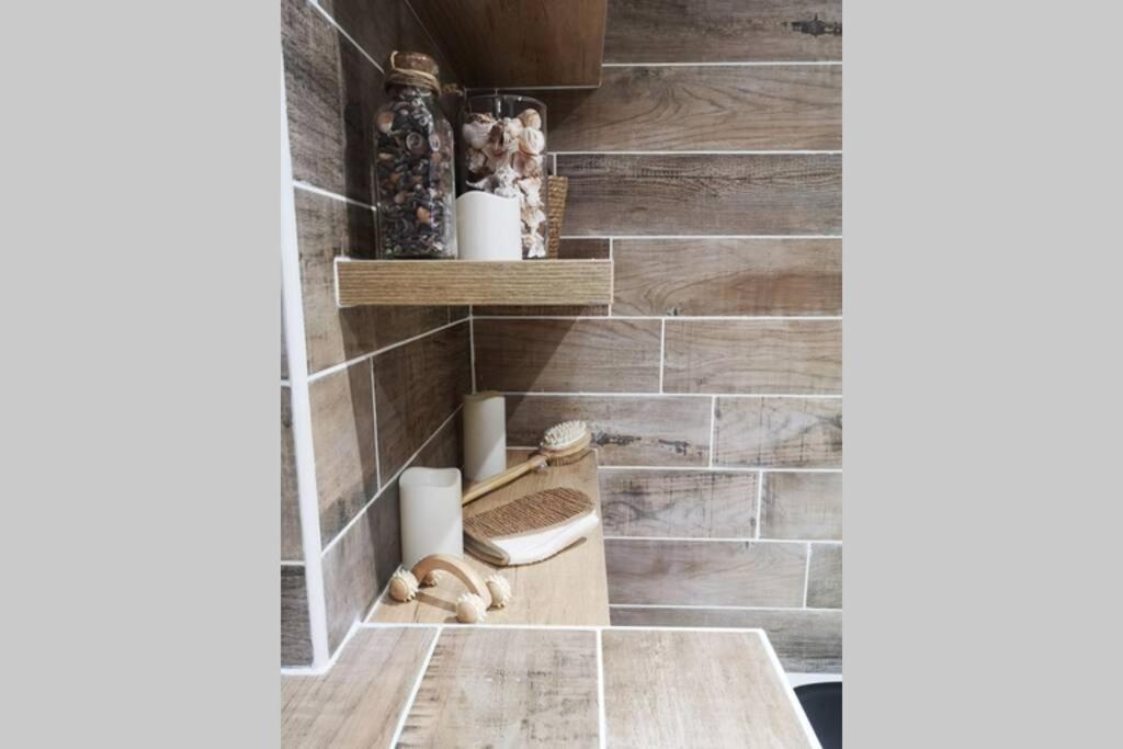 LE QUINTESSENCE: Balnéo & Luminothérapie + parking