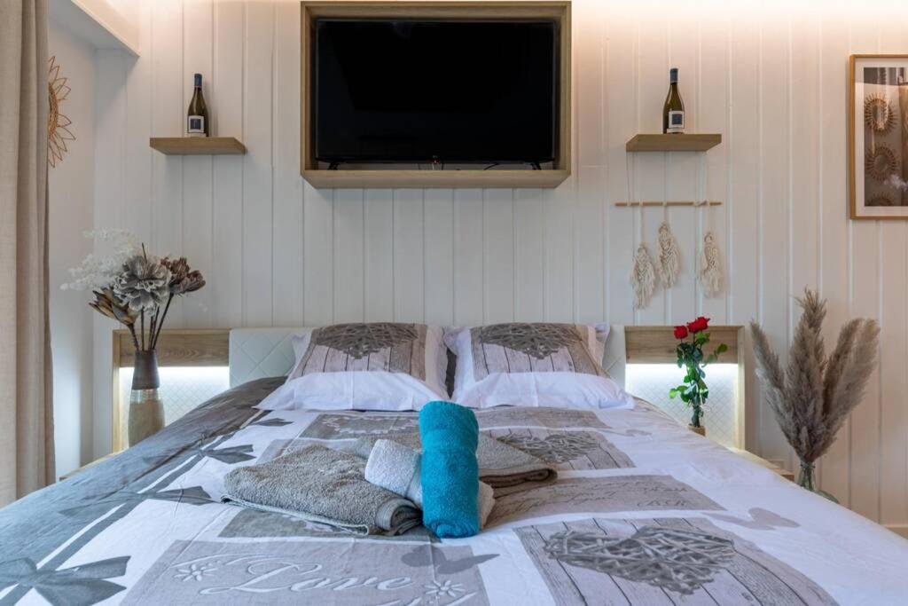 LE QUINTESSENCE: Balnéo & Luminothérapie + parking