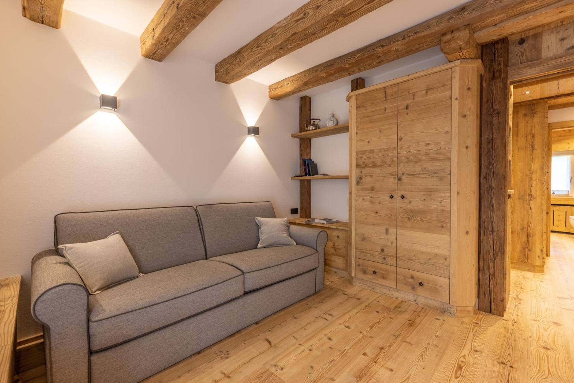 Communal lounge/ TV room