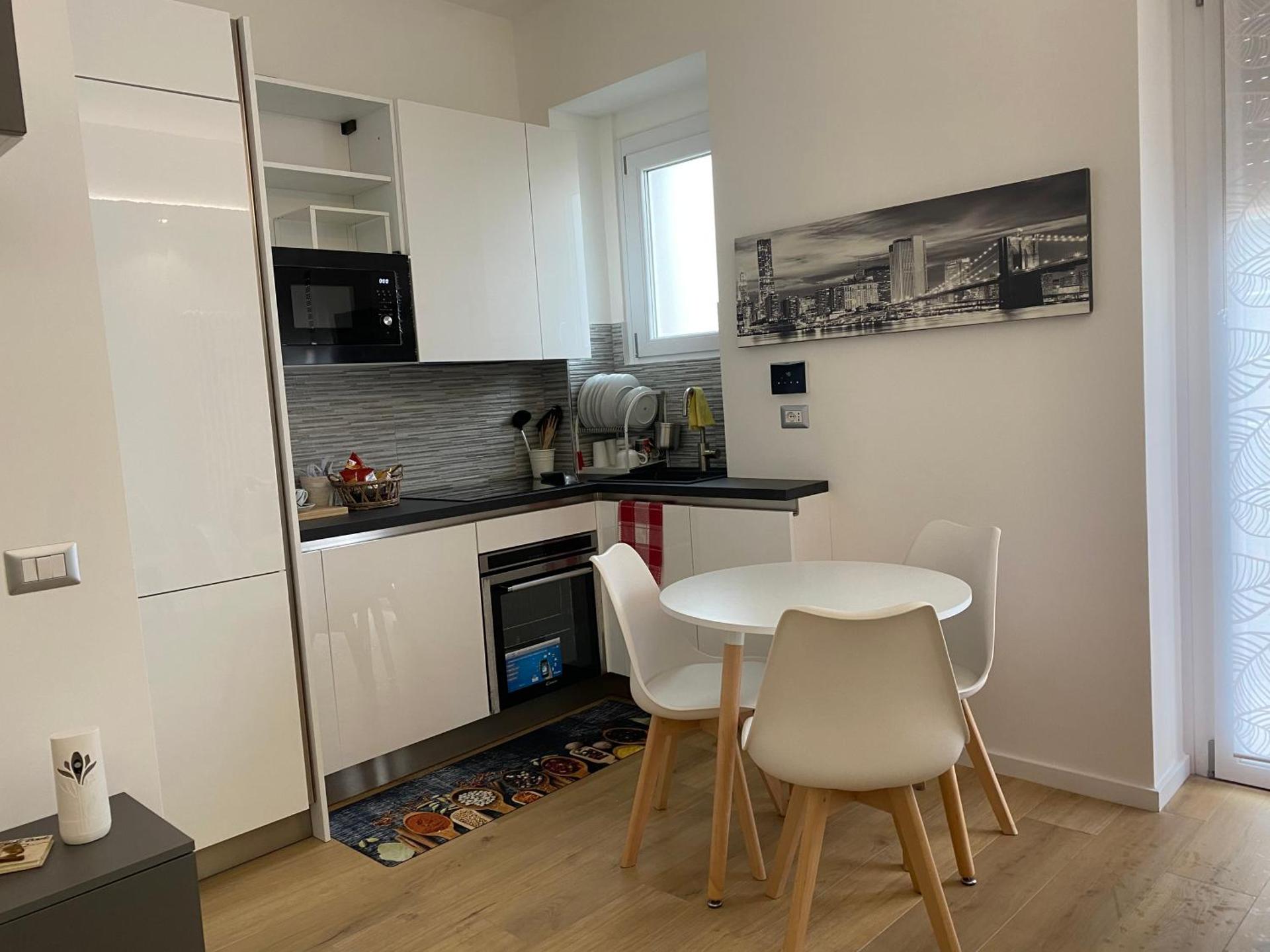 Home Leopardi HUMANITAS , Assago Forum, ieo INTERO APPARTAMENTO