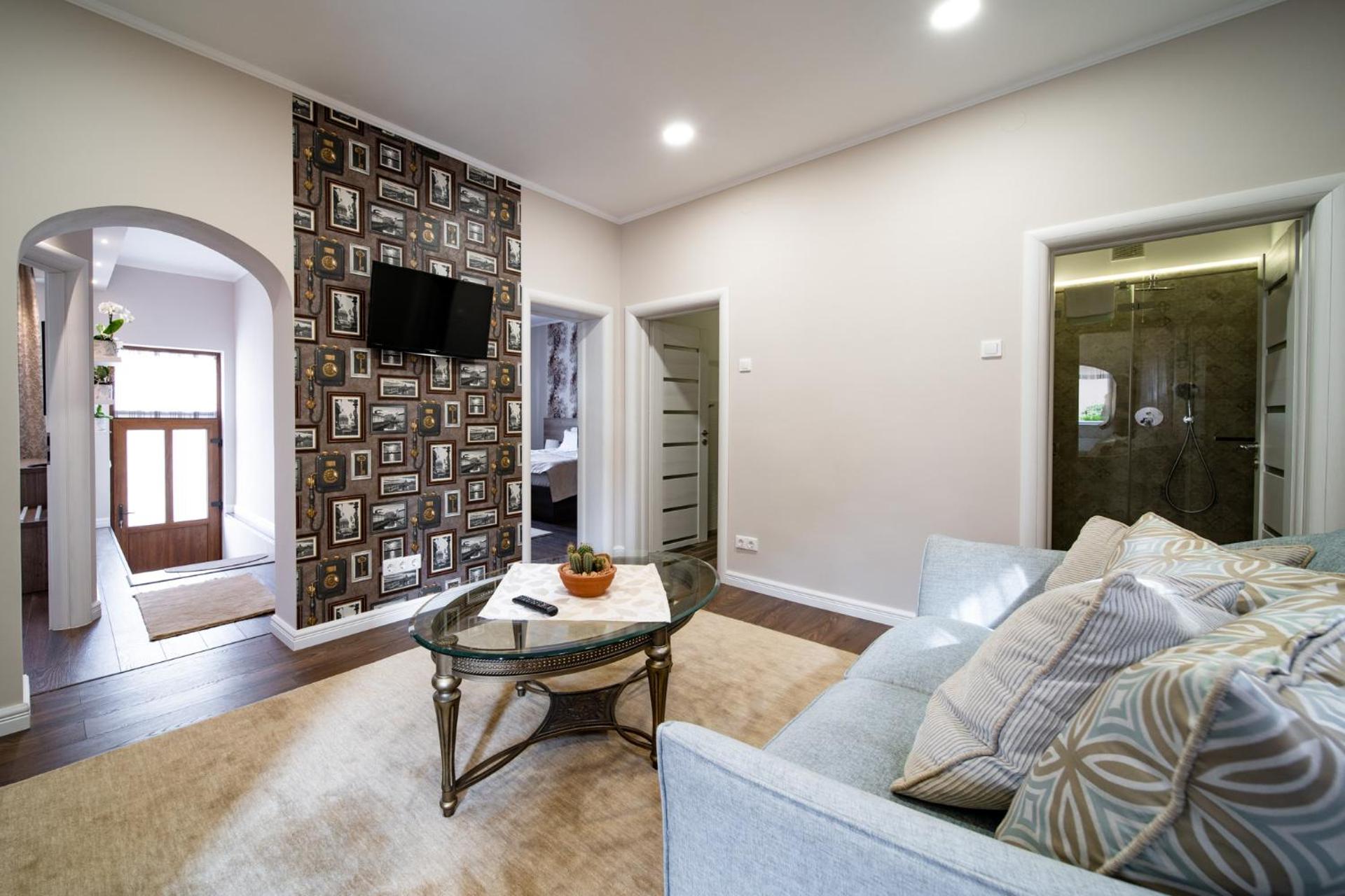 Communal lounge/ TV room