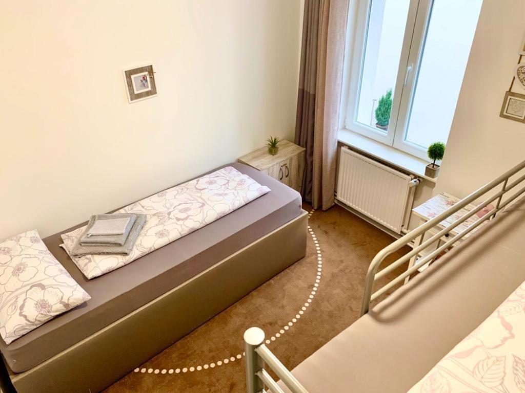 New Hostel Berlin Mitte FREE SNACK hot tea and coffee