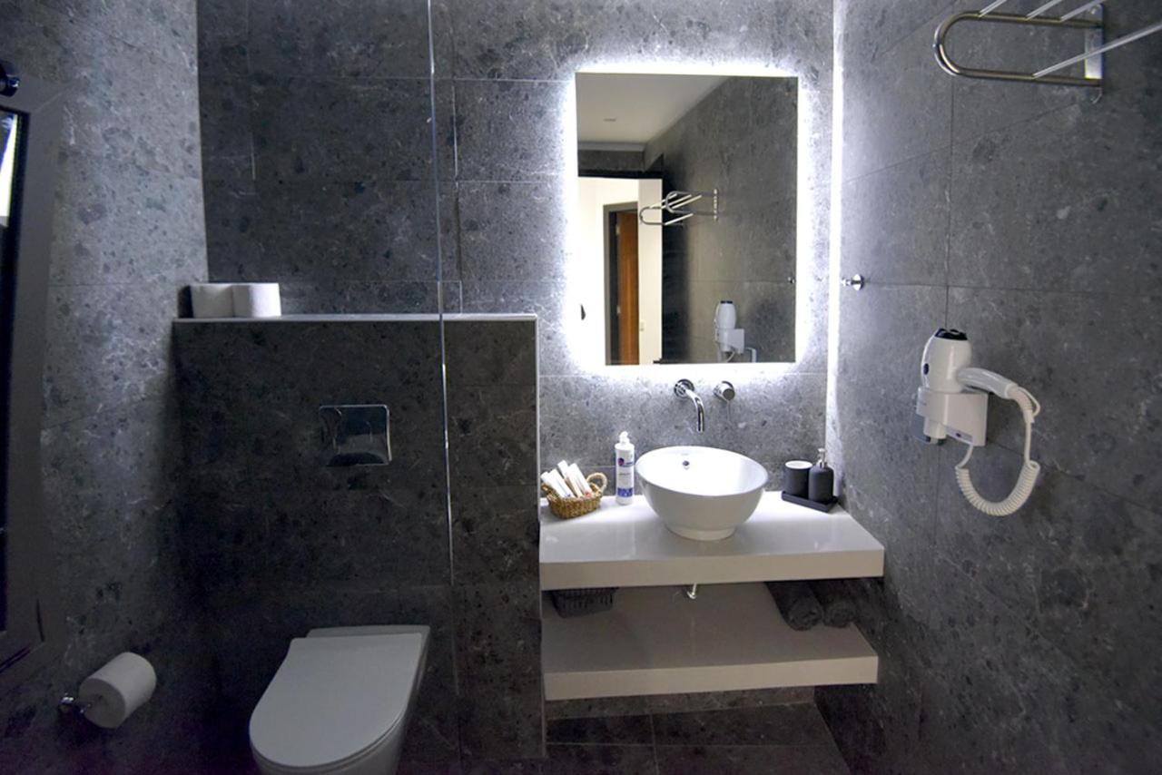 Rose n Stone, Duke, Luxury Houses