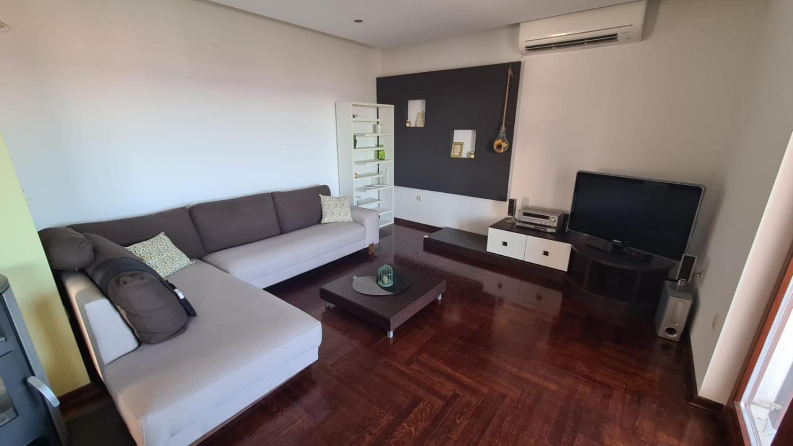 Oasis apartment with sea view and garden