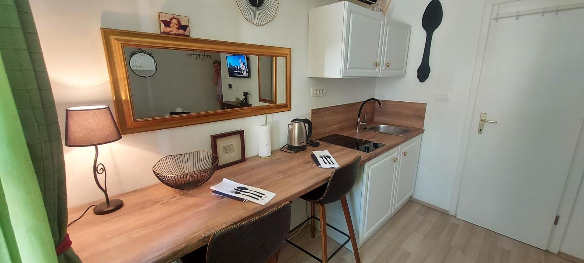 Kitchen or kitchenette