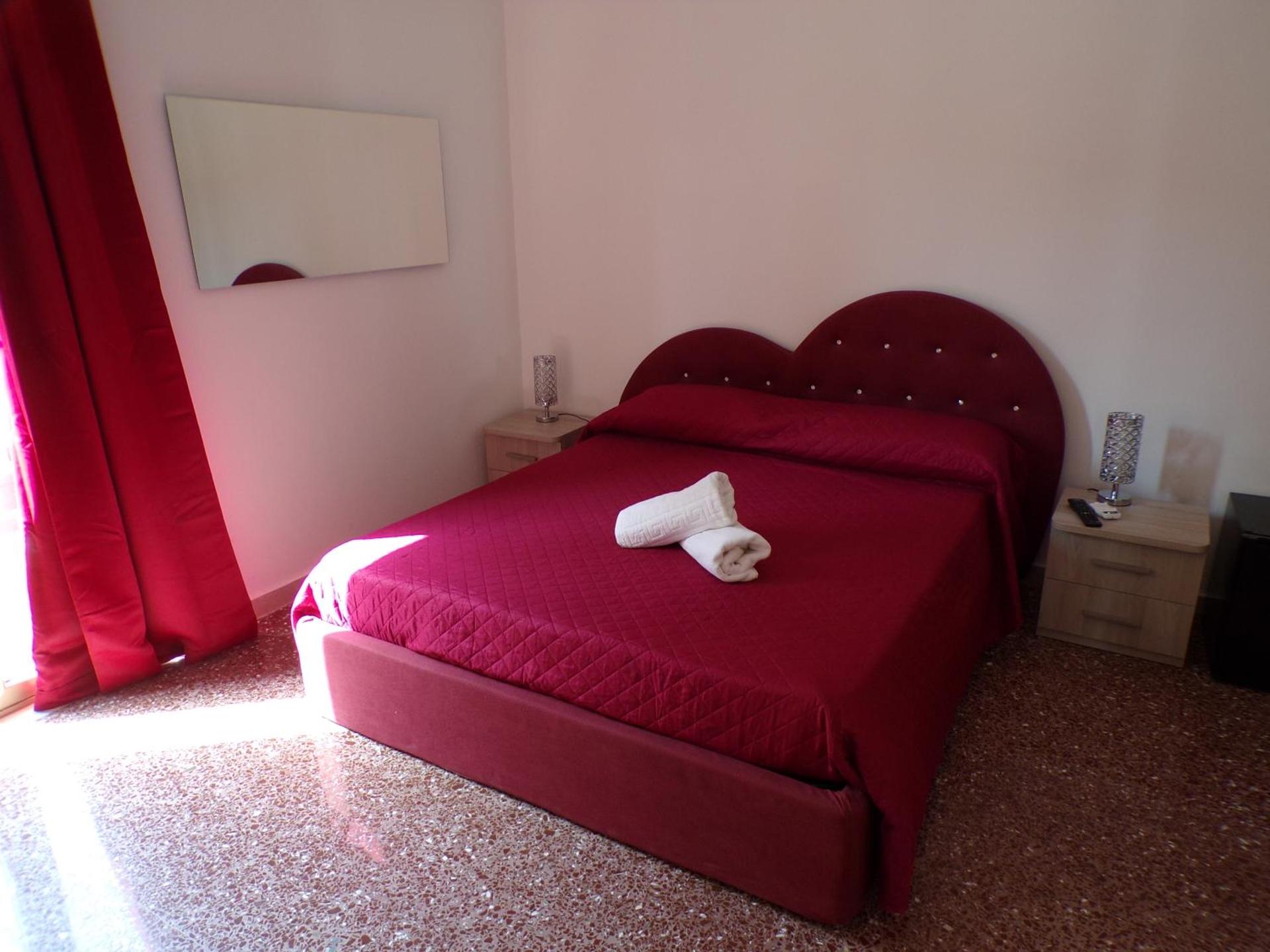 NUOVA AURORA Rent Rooms